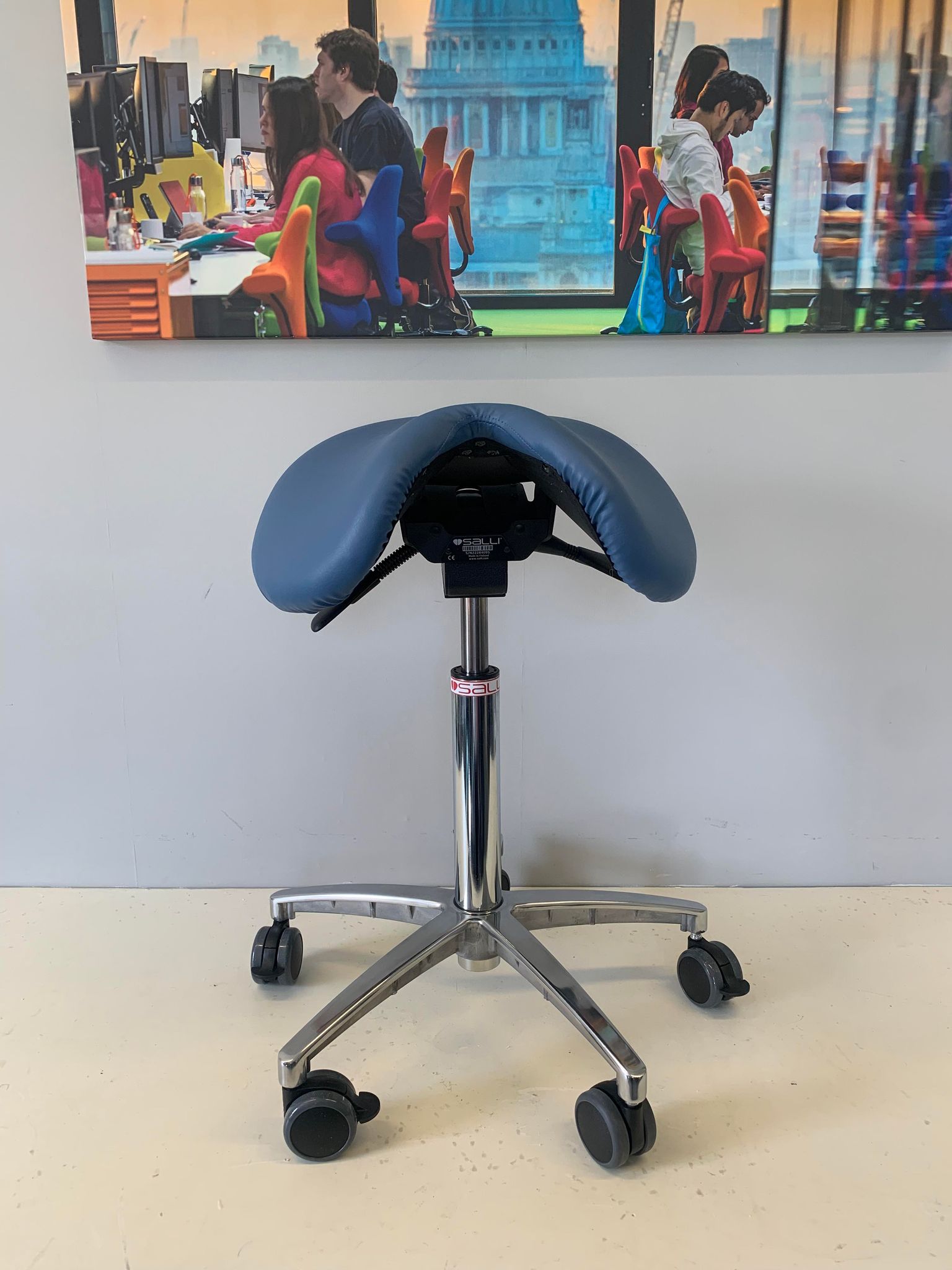 Salli Classic Saddle Stool